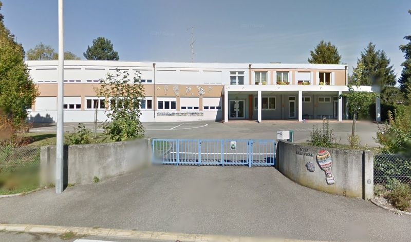 Pose D’un Film De Protection Plan Vigipirate PPMS école De Kunheim